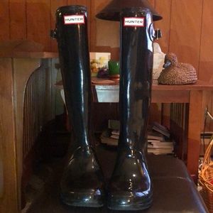 Hunter Glossy Tall Rain Boots Size 8
